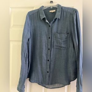 Women’s long sleeve button down denim shirt. Excellent condition Size large